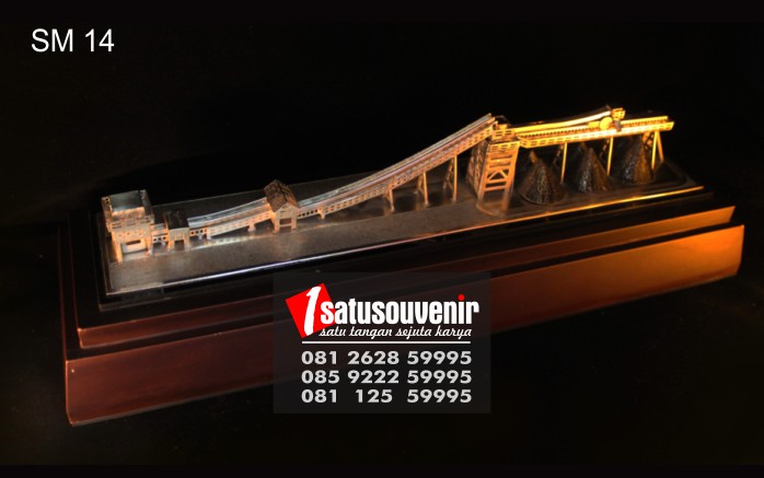 Souvenir Miniatur Pabrik | Buat Miniatur Murah | Plakat Miniatur Unik