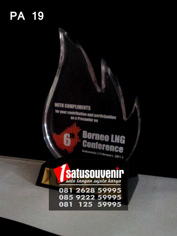 Plakat Akrilik Penghargaan | Plakat Presenter Borneo LNG Conference