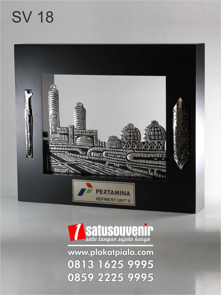 souvenir perusahaan pertamina refinery unit v