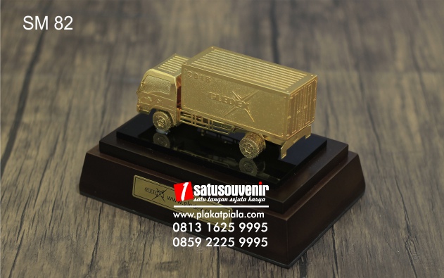 Souvenir Miniatur Truk Box Gledex Eksklusif