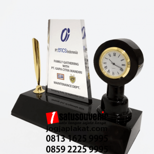 Plakat Jam PT OTICS Indonesia Pen Holder