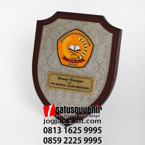 Plakat Kayu Untuk Yayasan Pendidikan Islam